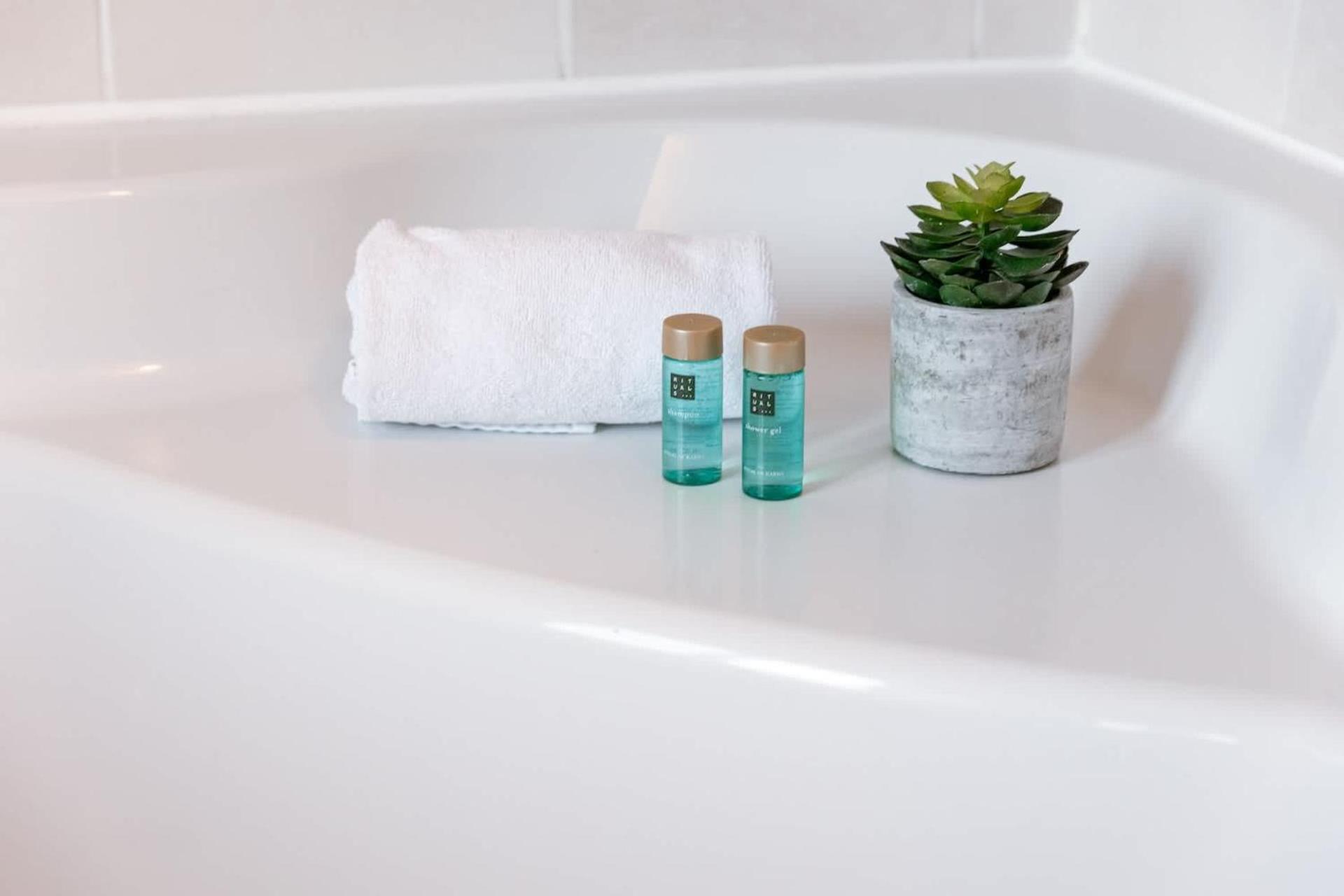 Huswell - Cosy With City Garden *