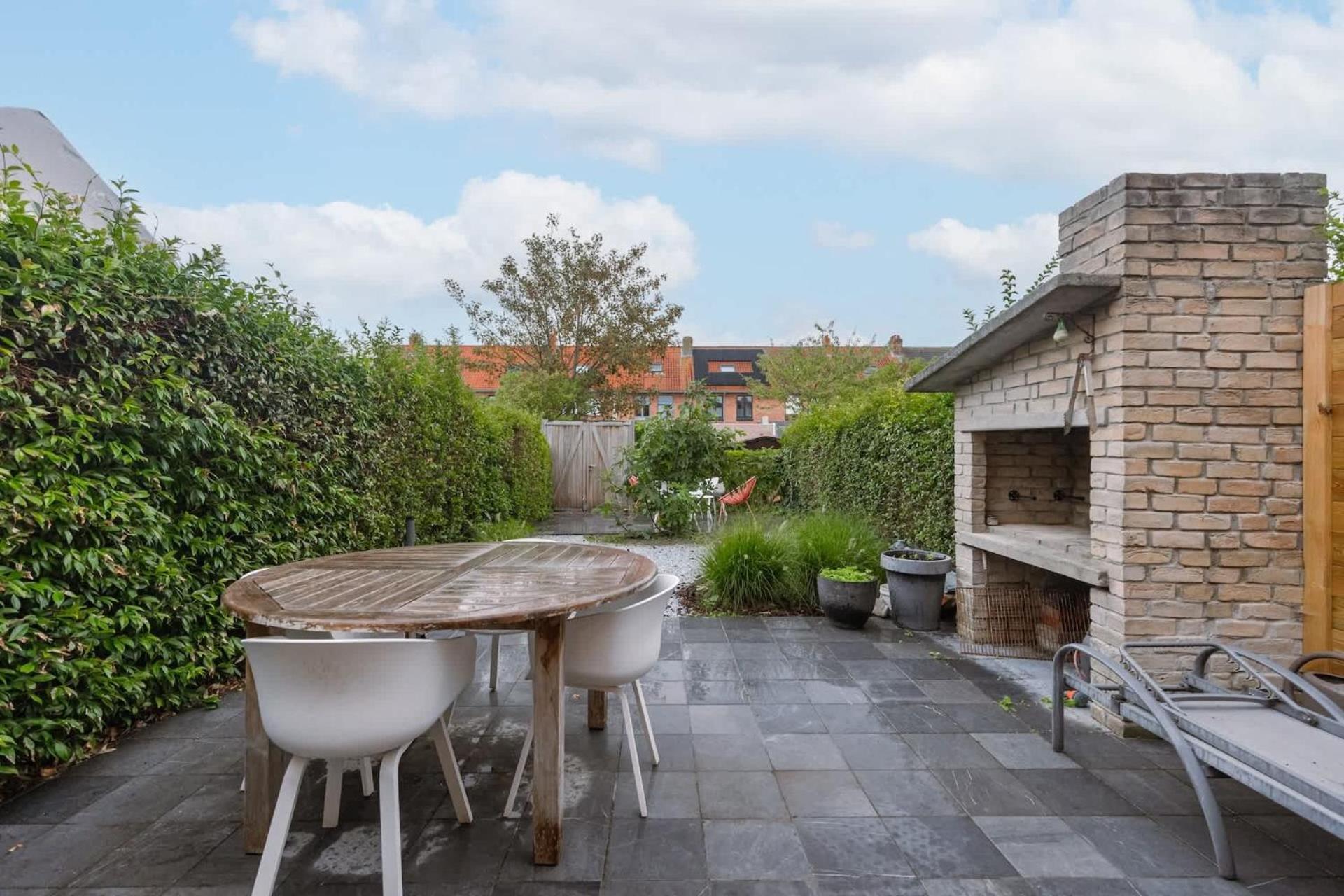 Huswell - Cosy With City Garden