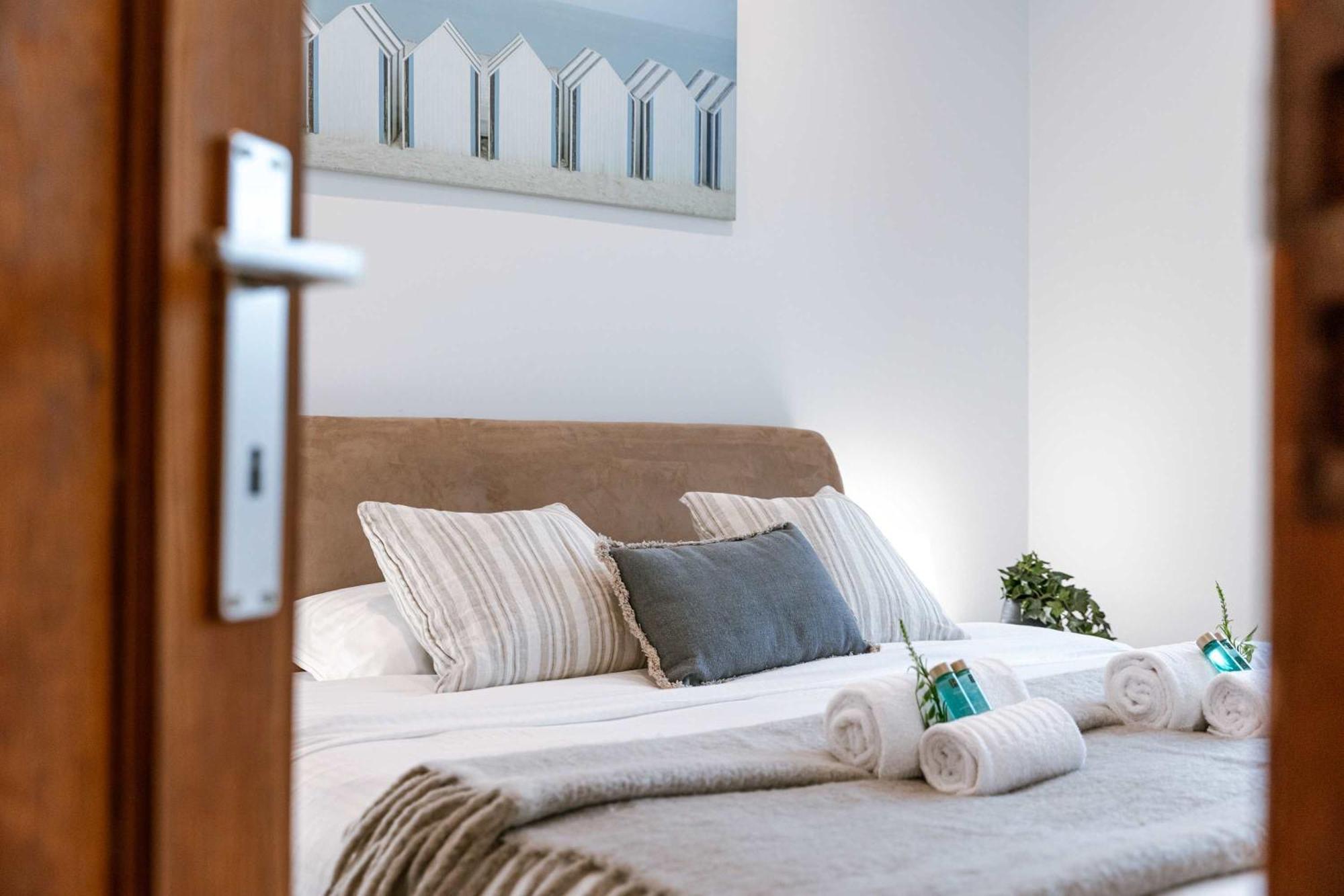 Huswell - Cosy With City Garden